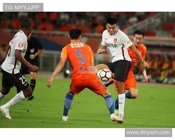 国奥选拨队迎战鲁能全力以赴争夺胜利展现青春风采